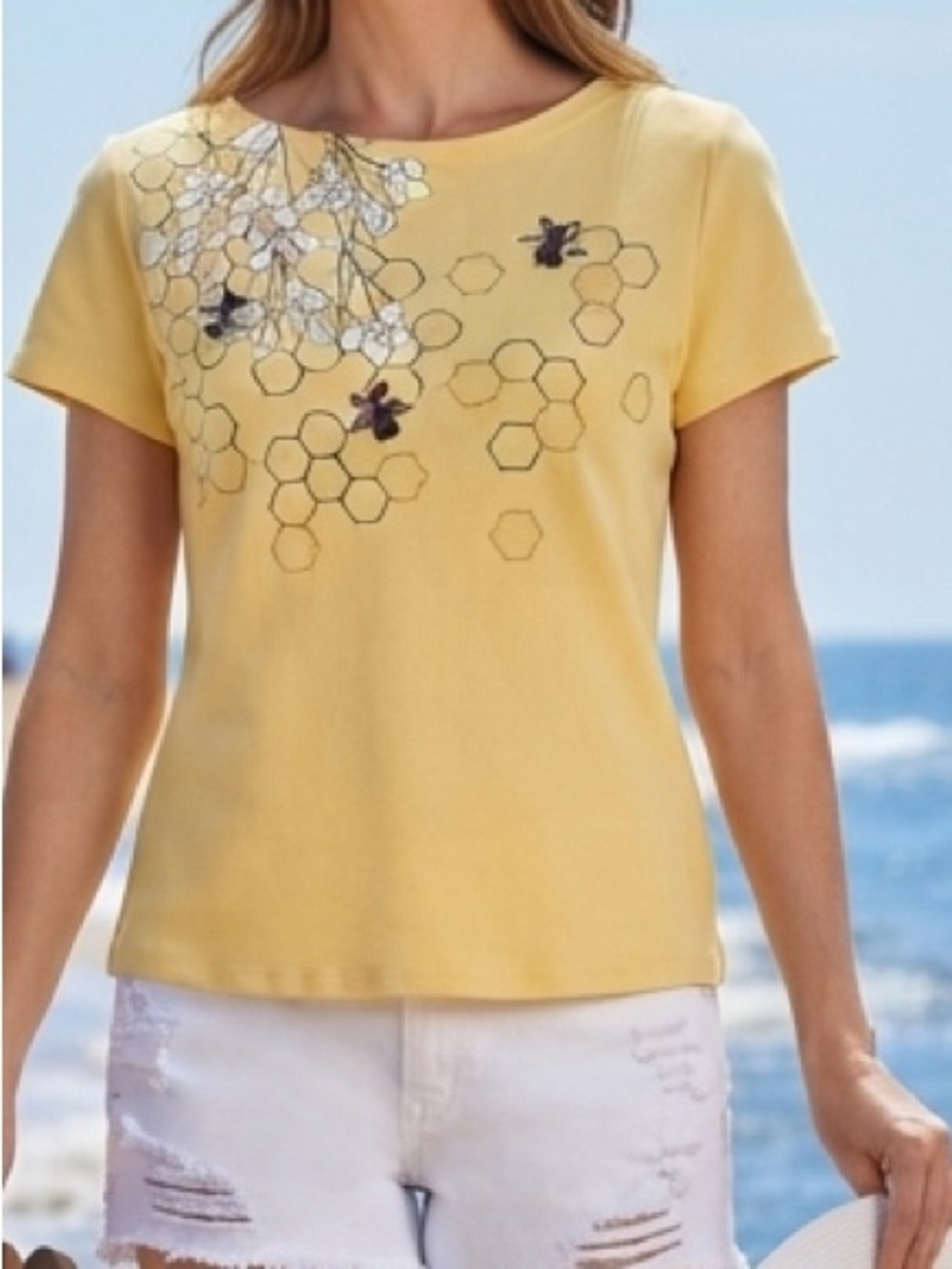 VTG Yellow Bee Honeycomb Appliqué 100% Cotton Tee M Boho Grandmacore Soft Girl
